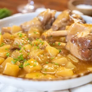 Confit de canard aux pommes sarladaises