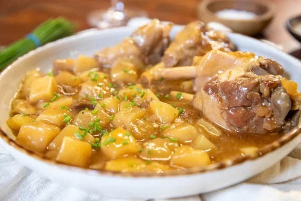 Confit de canard aux pommes sarladaises